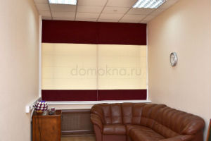 римские шторы в кабинете с диваном